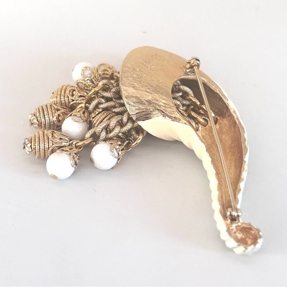 Vintage Signed Avon Cream Enamel Gold Tone Articulated  CORNUCOPIA Brooch - Picture 4 of 12